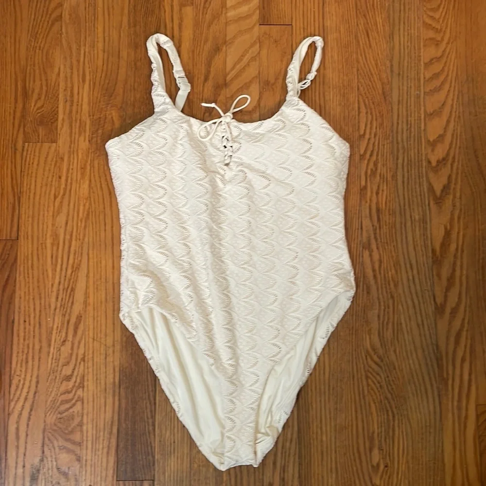 Andie The Macao One Piece Swimsuit Gardenia‎ size L NWT
